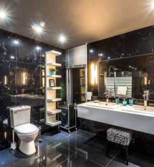 Spejl til badeværelse: En dybdegående guide til at vælge det perfekte spejl til dit badeværelse