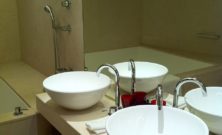 Sæbedispensere på badeværelset: En detaljeret gennemgang af et vigtigt tilbehør