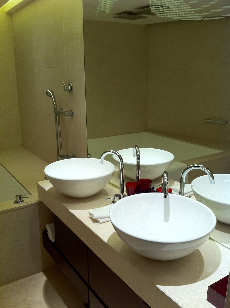 Sæbedispensere på badeværelset: En detaljeret gennemgang af et vigtigt tilbehør